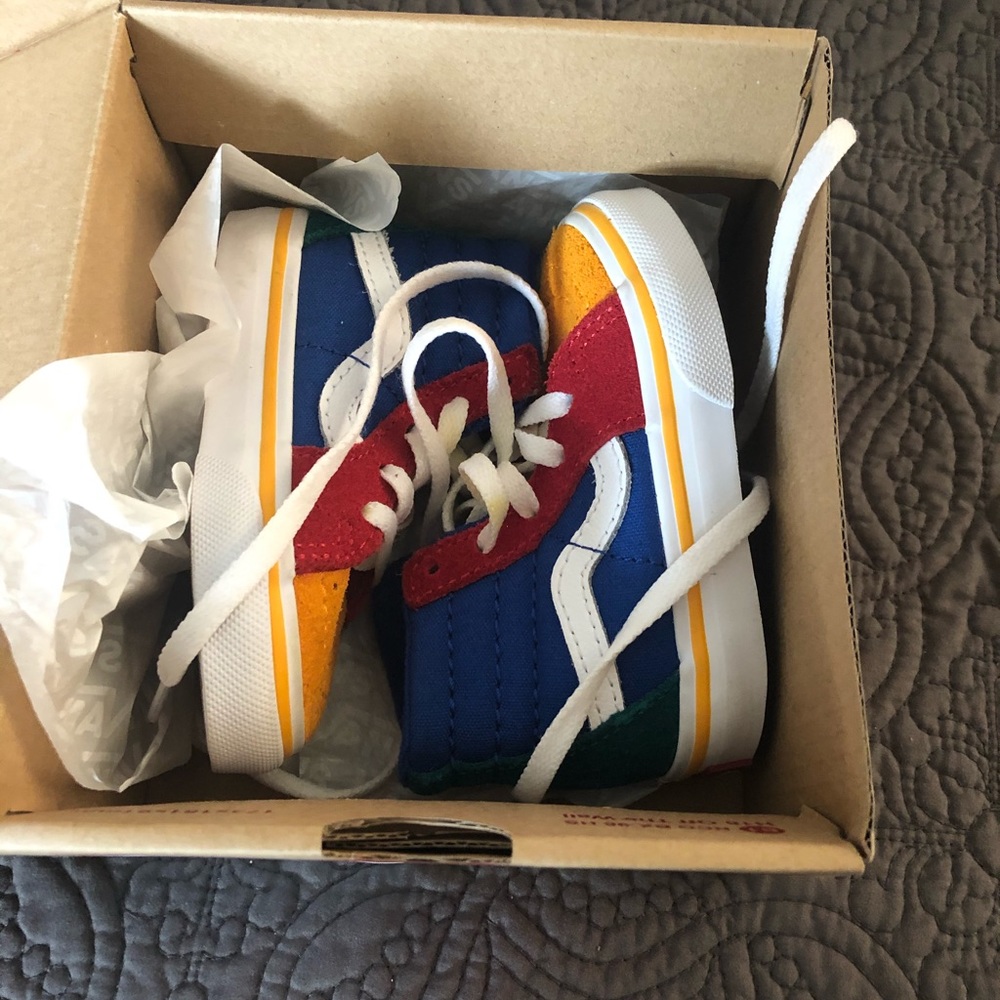 Infant vans!!! Size 4